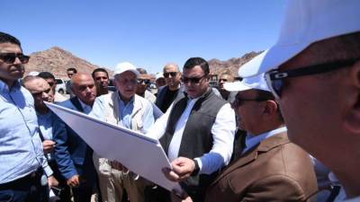 وزير الإسكان يتفقد أعمال تطوير طريقي كمين النبي صالح وأعمال توسعة ورفع كفاءة طريق سانت كاترين