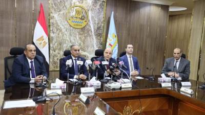  رئيس حماية المستهلك ومحافظ كفر الشيخ يعقدان لقاءً موسعًا مع الغرفة التجارية