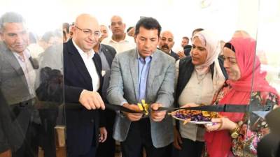  وزير الشباب ومحافظ بني سويف يتفقدون الأنشطة والمشروعات داخل مركز التنمية الشبابية 