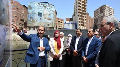 رئيس الوزراء يتفقد أعمال تطوير كورنيش ترعة القاصد