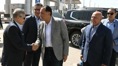 رئيس الوزراء يبدأ زيارة لتفقد وافتتاح عددٍ من مشروعات "المنطقة الاقتصادية لقناة السويس" شرق وغرب بورسعيد
