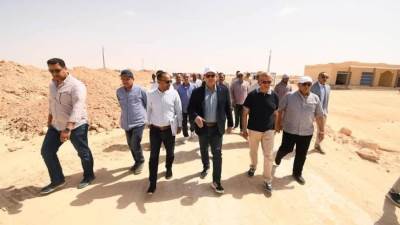 وزير الإسكان يتفقد مشروعات الساحل الشمالي الغربي وأعمال الطرق والمرافق بمنطقة رأس الحكمة