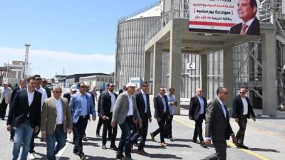 رئيس الوزراء يشهد افتتاح محطة الصب الجاف "أقماح" بميناء غرب بورسعيد