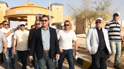 وزير الإسكان يتفقد سير العمل بمشروعات التطوير بمارينا وكومبوند مزارين والمدينة التراثية بالعلمين الجديدة 