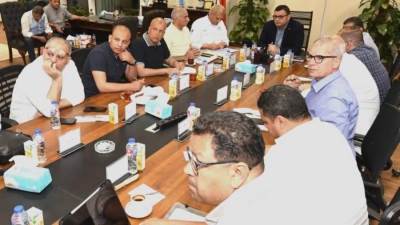 وزير الإسكان يتابع سير العمل بمنظومة مياه الشرب والصرف الصحي بمطروح استعدادا لفصل الصيف