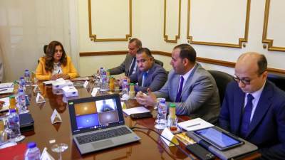 وزيرة التنمية تبحث سبل الاستغلال الأمثل لقطع الأراضى والأصول غير المستغلة