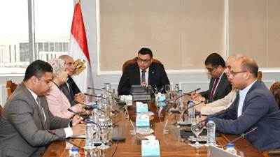 وزير الإسكان يتابع موقف الخدمات المقدمة للمواطنين من خلال البوابة الإلكترونية لهيئة المجتمعات العمرانية الجديدة