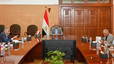 وزير الري يتابع حالة المنظومة المائية والنجاح في الوفاء بالاحتياجات المائية المتزايدة مع موجة الحرارة التي تشهدها البلاد حاليًا