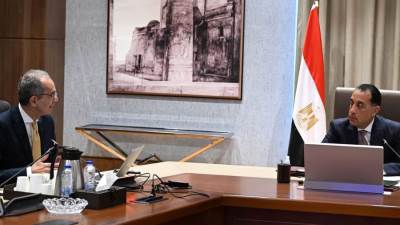 رئيس الوزراء يتابع مع وزير الاتصالات عددا من ملفات عمل الوزارة