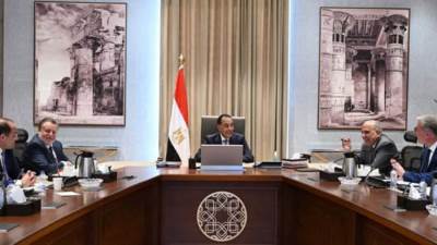 رئيس الوزراء يستعرض خطة توفير المنتجات البترولية لتشغيل محطات الكهرباء استعدادًا للصيف المُقبل