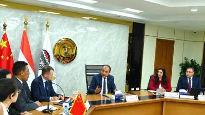 وزير قطاع الأعمال العام يستقبل وفدًا صينيًا يضم 37 مستثمرًا وممثلًا لكبرى شركات الغزل والنسيج