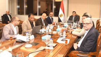 وزير الإسكان يتابع منظومة مياه الشرب بمدن شرق وغرب القاهرة استعدادا لفصل الصيف