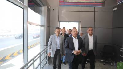 وزير الصناعة يتفقد محطات المرحلة الأولى من الأتوبيس الترددي BRT الممتدة من محطة أكاديمية الشرطه