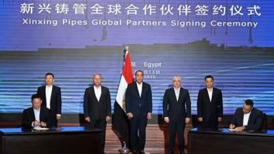 رئيس الوزراء يشهد توقيع 4 تعاقدات مع مصنع شركة "شين شينج"