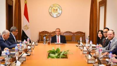 وزير الخارجية والهجرة يستقبل وفد من مجموعة "ايه بى موللر - ميرسك"