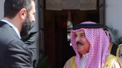 ملك البحرين يهنئ الرئيس الشرع بعد رفع ترامب العقوبات عن سوريا من الرياض