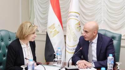 وزير التعليم يلتقى بوفد من البنك الدولي لبحث سبل التعاون في مجال التعليم قبل الجامعي