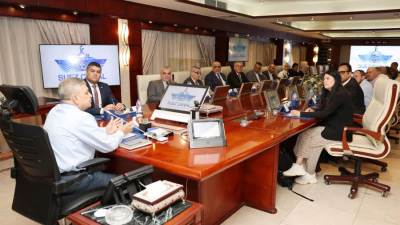 رئيس قناة السويس يلتقي وفد مجموعة ميرسك العالمية لبحث التعاون في ضوء التطورات الإيجابية بالبحر الأحمر