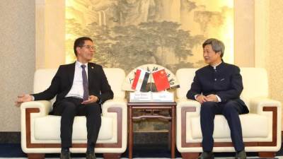 رئيس جامعة بنها يشيد بعلاقات التعاون مع جامعة وسط الصين الزراعية بمختلف المجالات