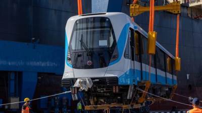 وزير النقل يعلن وصول أول قطار مكيف للخط الأول لمترو الأنفاق إلى ميناء الإسكندرية