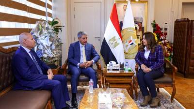 وزيرا التنمية والسياحة يبحثان وضع آلية محددة لتحصيل الرسوم من المنشآت الفندقية والسياحية بالمحافظات