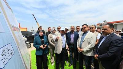 وزير الإسكان ومحافظ الشرقية يتفقدان مشروع صرف صحي سنهوا بمنيا القمح ضمن المبادرة الرئاسية "حياة كريمة"