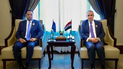 وزير الخارجية والهجرة يلتقي بوزير خارجية الصومال على هامش الاجتماع الوزاري التحضيري للقمة العربية