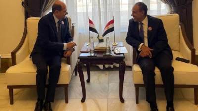 وزير الخارجية والهجرة يلتقي بنظيره اليمني