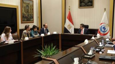 خالد عبدالغفار يناقش مع "أطباء بلا حدود" التعاون في المجالات الصحية والإنسانية