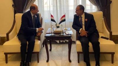 وزير الخارجية والهجرة يلتقي بنظيره اليمني