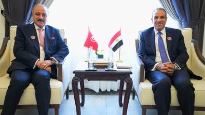 وزير الخارجية يلتقي بنظيره التونسي لبحث التعاون