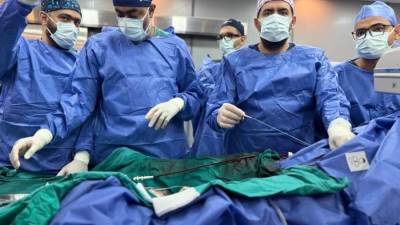 «الصحة» تعلن نجاح الفريق الطبي بأكاديمية قلب المبرة في زرع صمام أورطي لمريضة سبعينية بتقنية الـ(التافي)