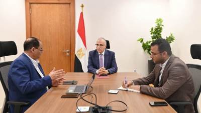 وزير الري يتابع حالة مجري نهر النيل وفرعيه ومجهودات إزالة التعديات على مجرى النهر