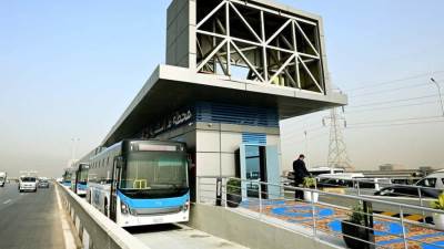 رئيس الوزراء يتفقد التشغيل التجريبي للمرحلة الأولى من مشروع الأتوبيس الترددي