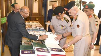  القائد العام للقوات المسلحة يشهد مناقشة البحث الرئيسى لهيئة البحوث العسكرية 