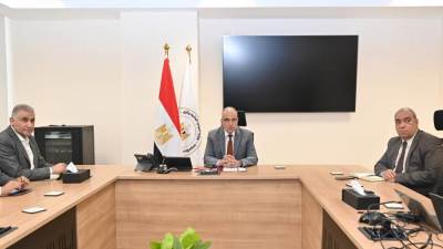 وزير الري يتابع موقف تسهيل إجراءات إصدار تراخيص المياه الجوفية