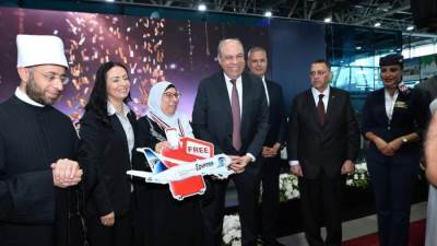 وزراء الطيران والأوقاف والتضامن ورئيس بعثة الحج الرسمية يشهدون احتفالية توديع أولى أفواج حجاج بيت الله الحرام