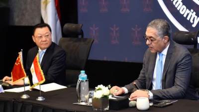 رئيس هيئة الاستثمار يلتقي حاكم مقاطعة قوانجدونج الصينية والوفد المرافق له