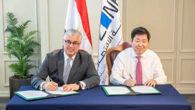 رئيس اقتصادية قناة السويس يوقع عقد مشروع شركة "هايتكس" الصينية لصناعة الأقمشة الزخرفية