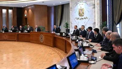 رئيس الوزراء يجتمع مع رئيس شركة "جيتور" العالمية لاستعراض خطة الشركة لتوطين عدد من طرازات السيارات في السوق المحلية