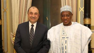 وزير قطاع الأعمال العام يشارك في احتفال سفارة الكاميرون بالقاهرة بالعيد الوطني