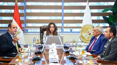 وزيرة التنمية المحلية تتابع جهود تحسين مستوى خدمات النظافة في محافظتي القاهرة والجيزة