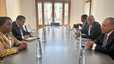 وزير الخارجية والهجرة يلتقى مع الأمين العام لتجمع الكوميسا