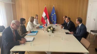  وزير الخارجية والهجرة يلتقي مع نظيرته النمساوية