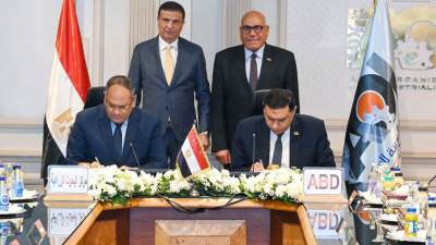 رئيس الهيئة العربية للتصنيع ووزير الزراعة يشهدان توقيع عقد اتفاق في مجال مشروعات التصنيع الزراعي وحماية البيئة