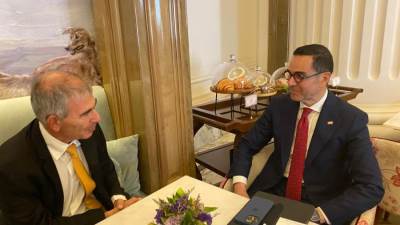 وزير الاستثمار يلتقي رئيس مجلس إدارة مجموعة شلهوب لاستعراض فرص ومقومات الاستثمار