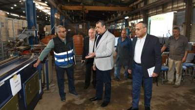 وزير الإنتاج الحربي يتفقد شركة حلوان لمحركات الديزل (مصنع 909 الحربي)