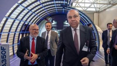 وزير الطيران المدني ورئيس القابضة لمصر للطيران يزورا المقر الرئيسي لشركة إيرباص بمدينة تولوز بـ فرنسا