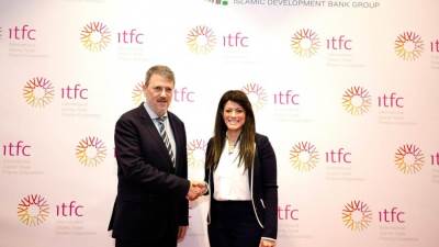 «المشاط» تلتقي الرئيس التنفيذي للمؤسسة الدولية الإسلامية لتمويل التجارة لبحث تعزيز الشراكة