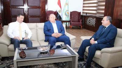 وزير الزراعة يبحث مع محافظ الوادي الجديد دعم مزارعي المحافظة وتعزيز المشروعات الإنتاجية